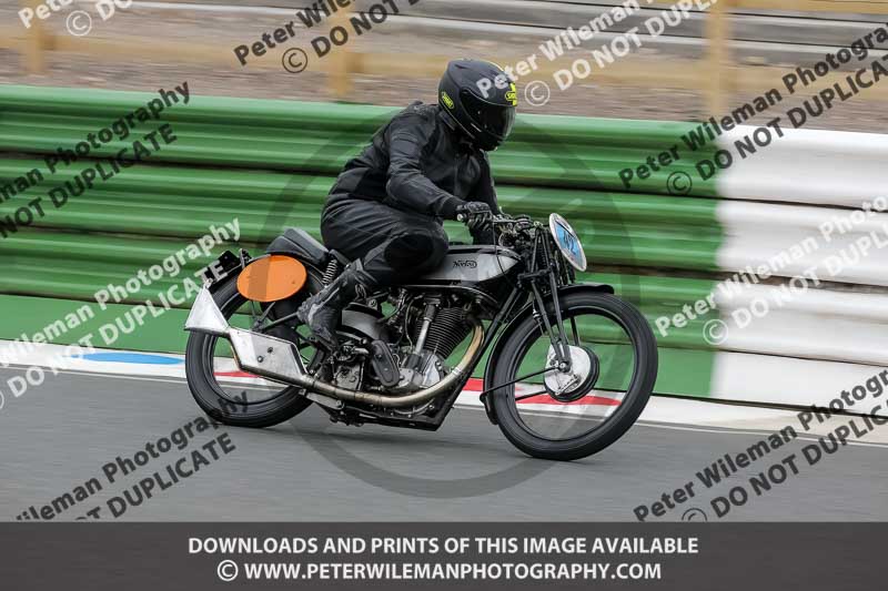 Vintage motorcycle club;eventdigitalimages;mallory park;mallory park trackday photographs;no limits trackdays;peter wileman photography;trackday digital images;trackday photos;vmcc festival 1000 bikes photographs